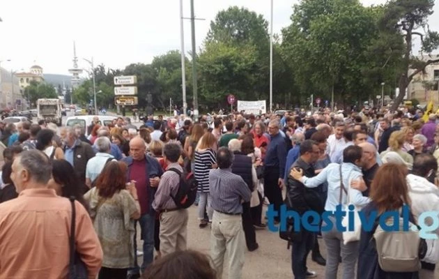 Τουρκικό κανάλι καλύπτει την συγκέντρωση υπέρ του Μπουτάρη στον Λευκό Πύργο – Βίντεο